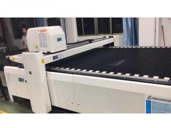 Computer cutting bed